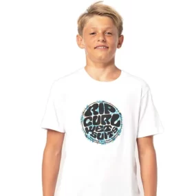 Chlapčenské tričko RIP CURL FILGREE WETTY TEE BOY WHITE Filgree Wetty, dokonalé surfové tričko od Rip Curl! Ak chcete urobiť niečo špeciálne pre začínajúceho malého surfistu, ktorý miluje Rip Curl, doprajte mu toto tričko z kolekcie Boys a určite bude nadšený. Tento juniorský top je vyrobený z ultra pohodlného 160 g bavlneného džerseja, ktorý sa ľahko udržiava. Surfové tričko Filgree má krátke rukávy a okrúhly výstrih. Objavuje sa aj ikonické logo „Wetty“, originálne logo značky a obľúbené medzi fanúšikmi Rip Curl. Nadčasové a cool, toto logo symbolizuje obrovský úspech Rip Curl v inováciách neoprénových oblekov počas desaťročí. Od roku 1969 nám Rip Curl prináša vysoko originálne a výkonné produkty a Vaše dieťa bude určite poctené nosiť logo neoprénového obleku pri akejkoľvek príležitosti! Dodáva sa vo veľkostiach 8 až 16 rokov.